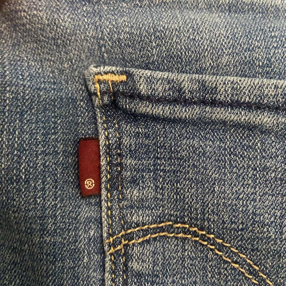 Women's Levi Mid Rise Skinny Jean Size 12 - Picture 2 of 9